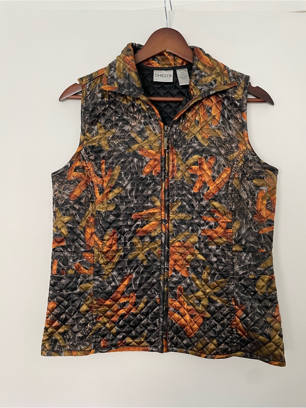 Chico’s Size 0 S Quilted Vest Abstract Floral Rust Orange Black Zip Fall Boho